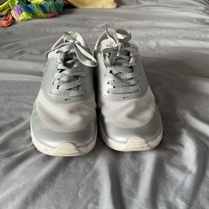 NIKE CASUAL SNEAKERS